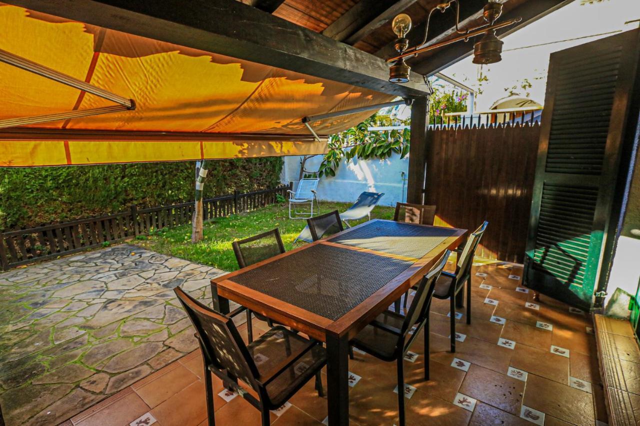 Calderon De La Barca - Only Families Villa กัมบริลส์ ภายนอก รูปภาพ