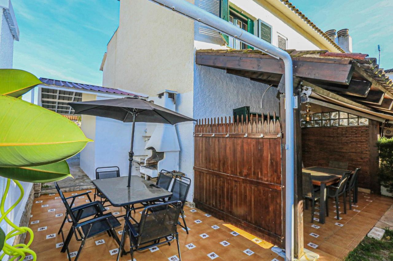 Calderon De La Barca - Only Families Villa กัมบริลส์ ภายนอก รูปภาพ